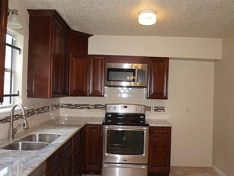 9219 Carousel Ln — Photo 2