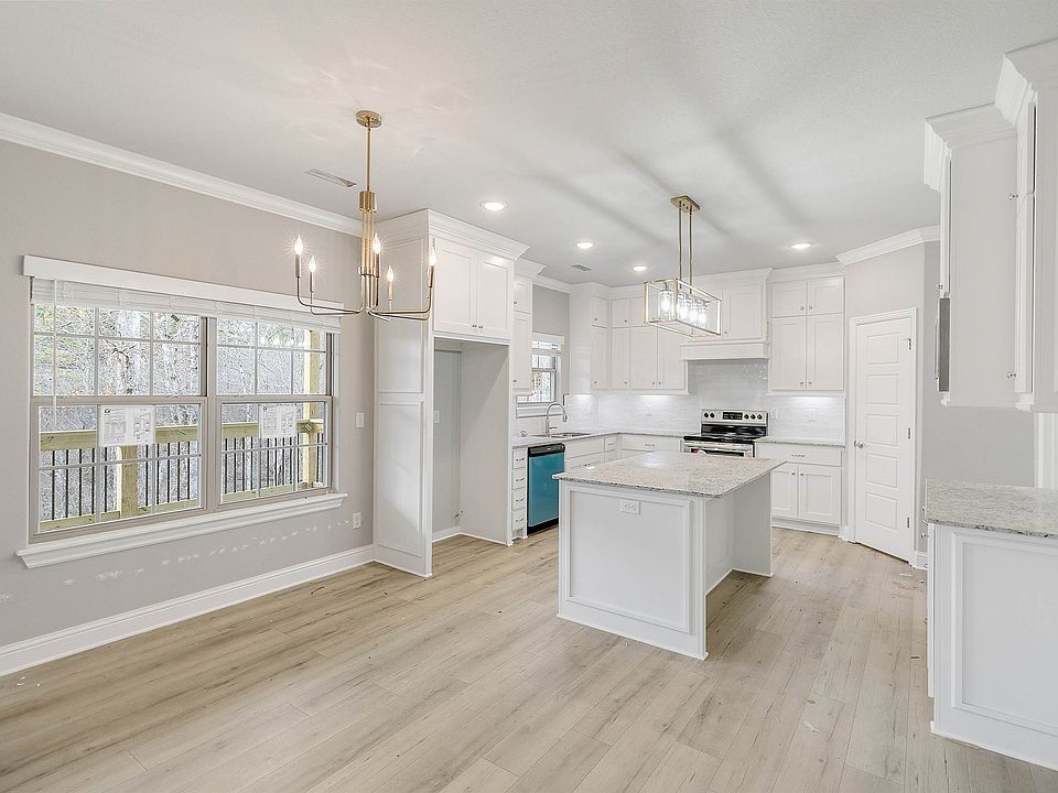 1st image of 38 Radcliffe Dr