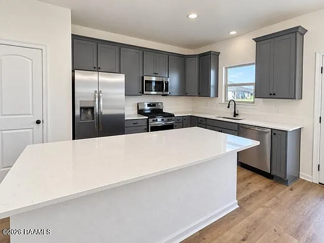 4 bed, 2.5 bath, 1833 sqft, $2,300 — Photo 3