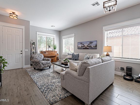 3rd image of 1421 E THORNTON Avenue