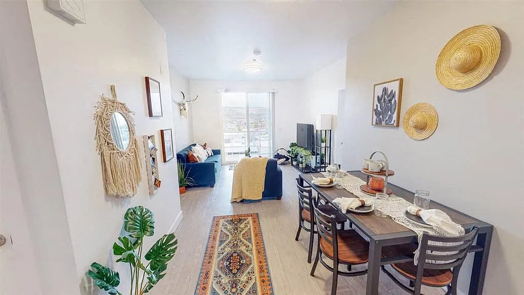 605 Place Student Housing & Co-Living — Photo 3