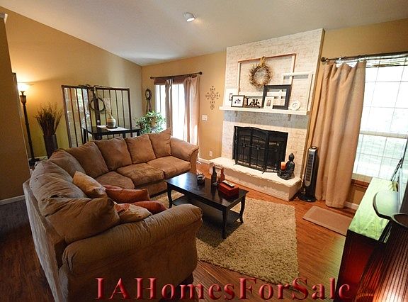 Living Room
Wood burning fireplace