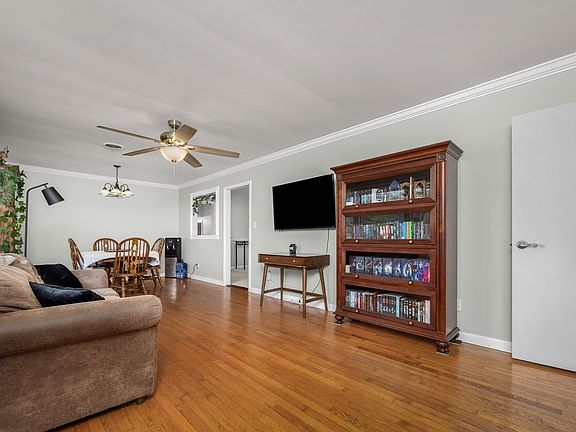 4th image of 1019 Lawndale Dr