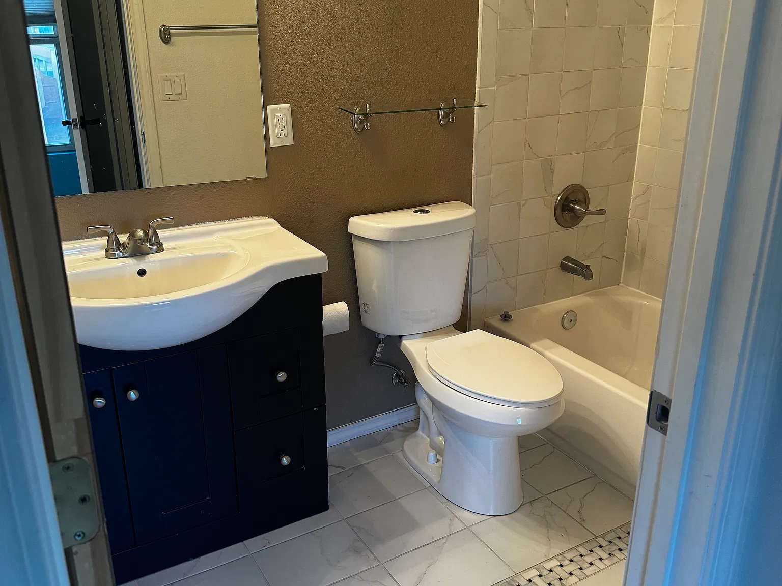 Studio, 700 sqft, $950 — Photo 2