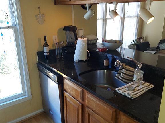 Granite Counters and Oak Cabinetry!