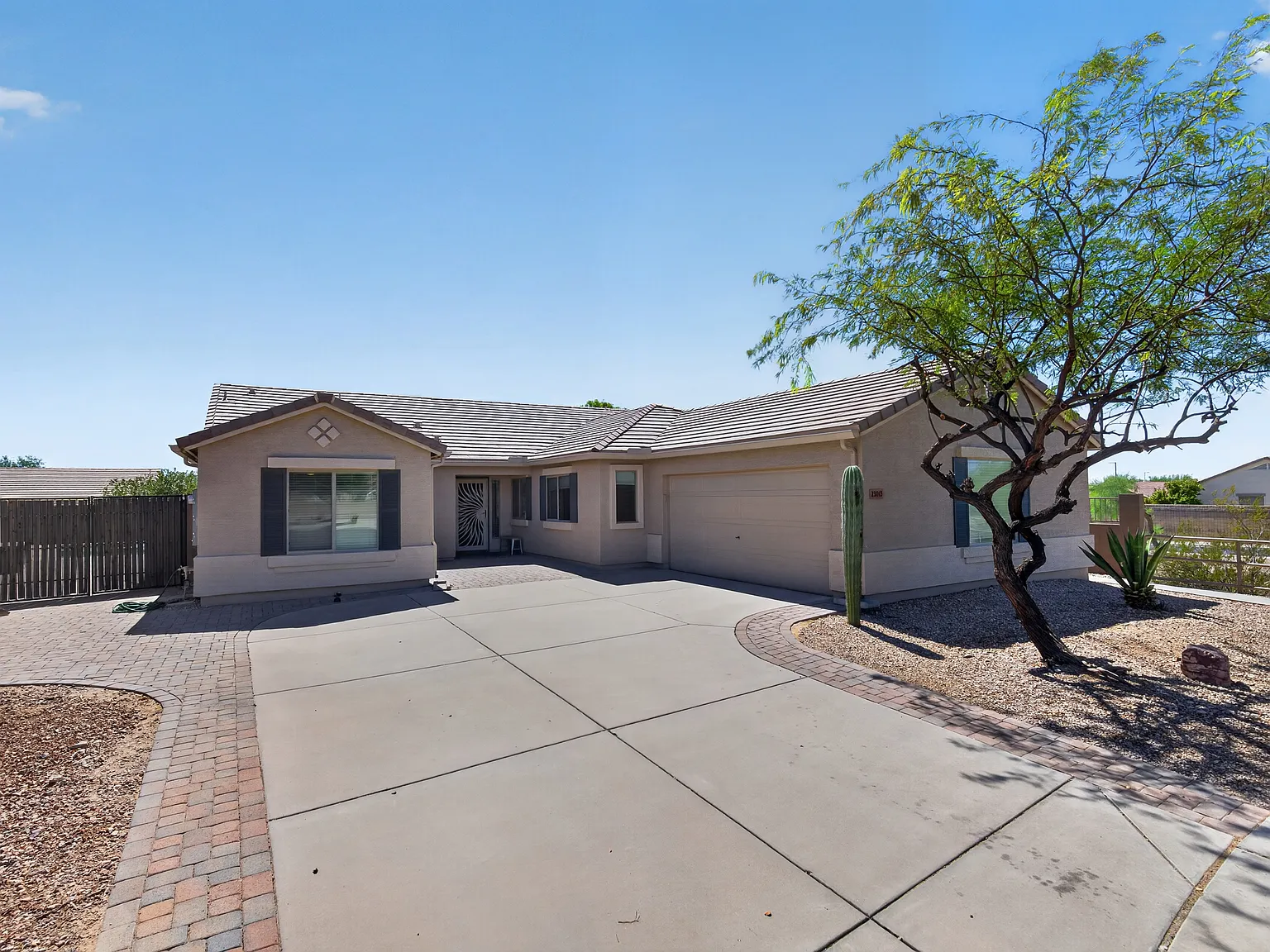 4 bed, 2215 sqft, $2,800 — Photo 2