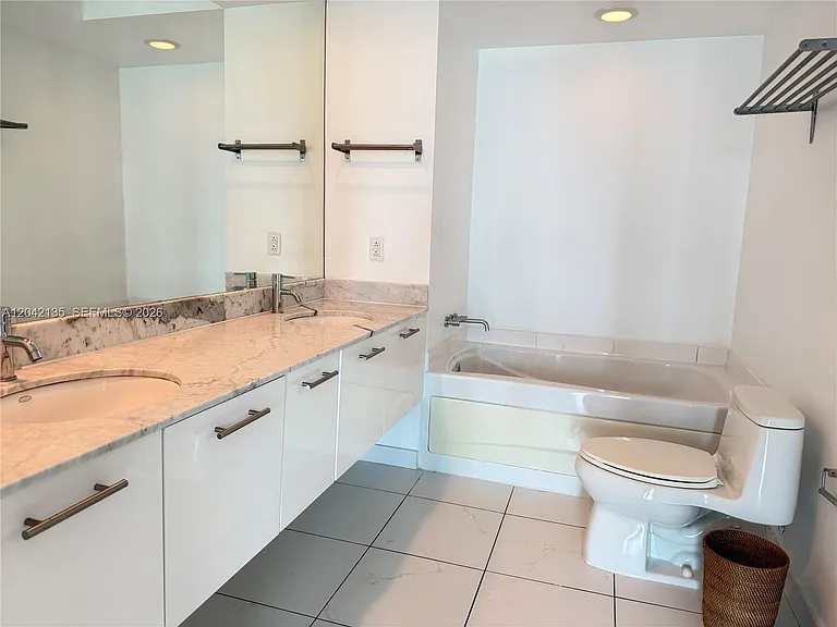 55 SE 6th St #3900 — Photo 10