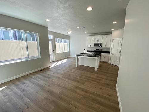3rd image of 15033 S Wild Horse Way