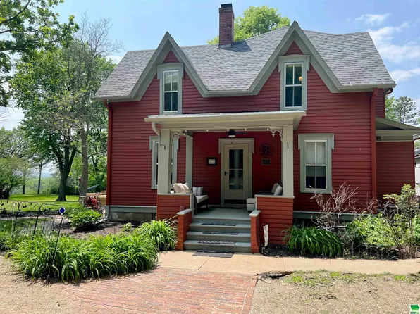 305 Forest Ave, Vermillion, SD 57069