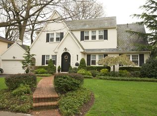 36 Berkshire Rd, Rockville Centre, NY 11570
