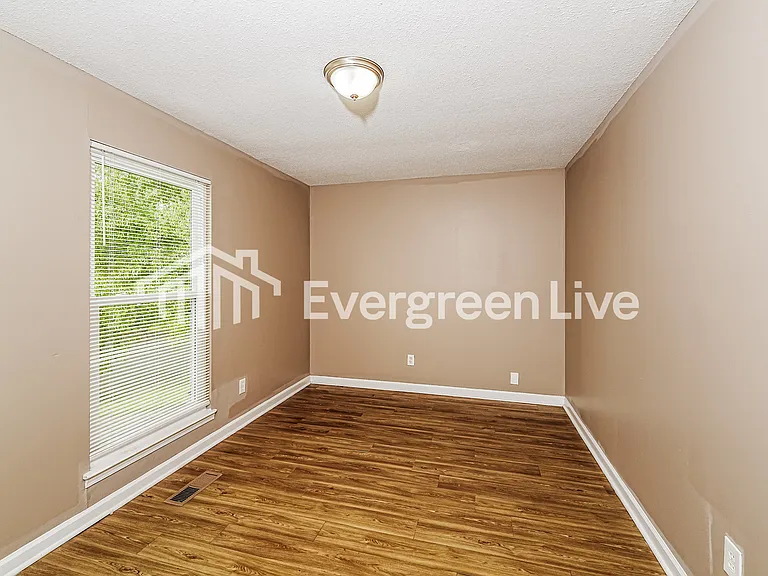221 Ash Cir — Photo 12