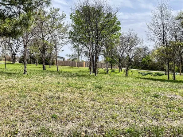 4 Choctaw Trl, Eufaula, OK 74432