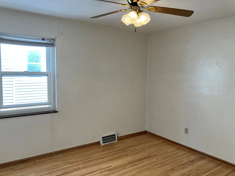 Large bedroom (Master)- will fit queen sized bed, two nightstands, women's bureau dresser, and men's dresser