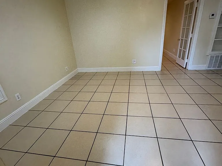 540-570 S Highland Dr — Photo 22