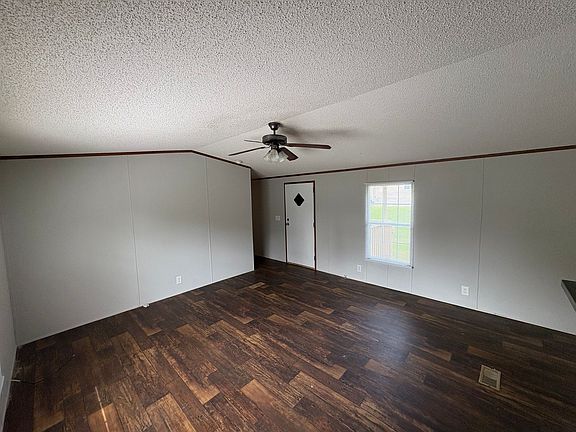 3rd image of 70 Henderson Rd