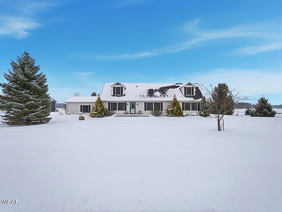 3rd image of 21320 Fairmount Rd