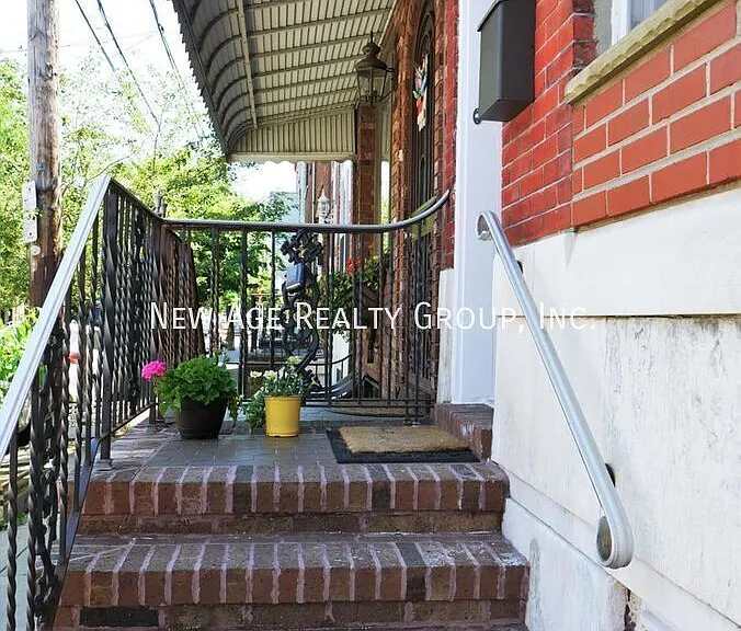 1322 Mifflin St — Photo 3