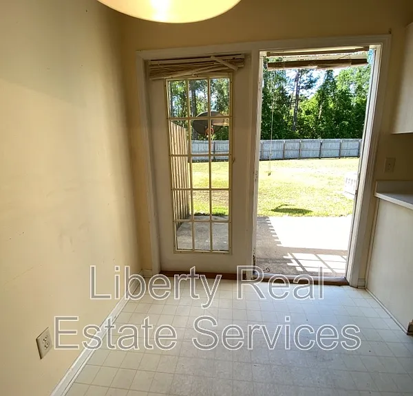 1100 Pineland Ave #8C — Photo 9