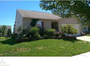 8639 Cass River Dr, Fowlerville, MI 48836