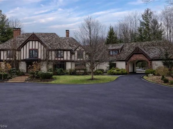 7600 Twin Lakes Trl, Chagrin Falls, OH 44022
