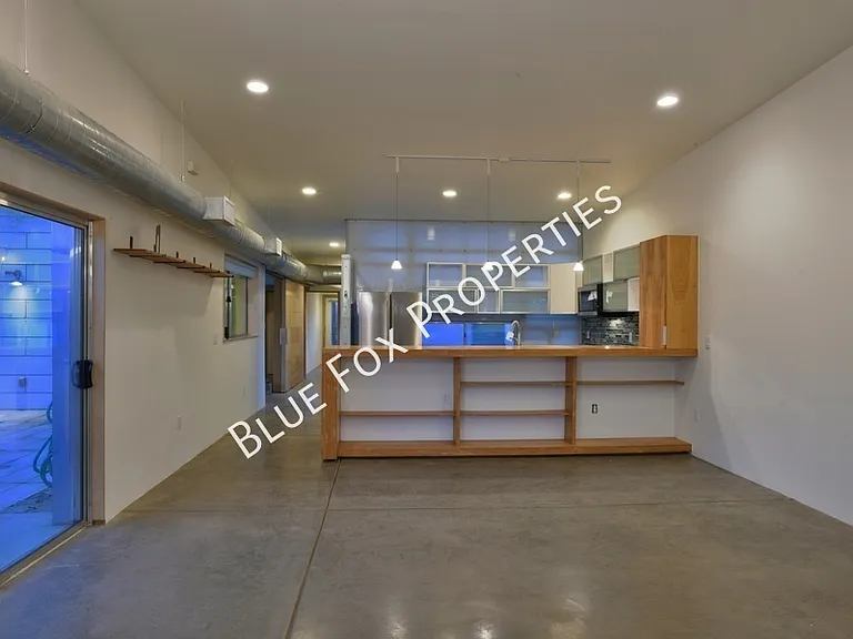 1150 E 15th St — Photo 8