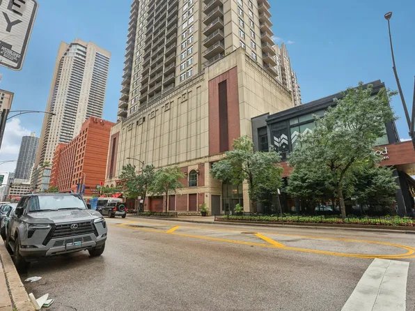 630 N State St APT 2004, Chicago, IL 60654