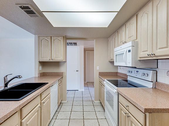 4th image of 1054 S 74th St