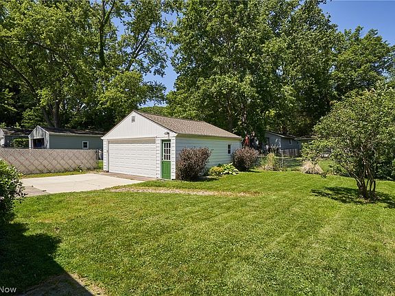4th image of 1056 Endicott Dr