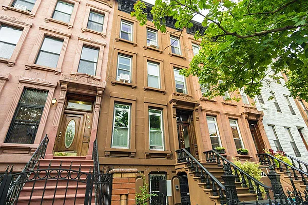 Rented by Century 21 Metropolitan | media 22