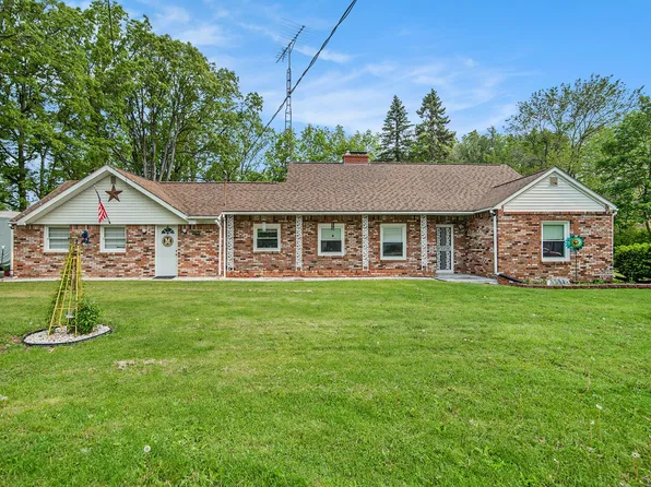 11701 Park Dr, Lennon, MI 48449