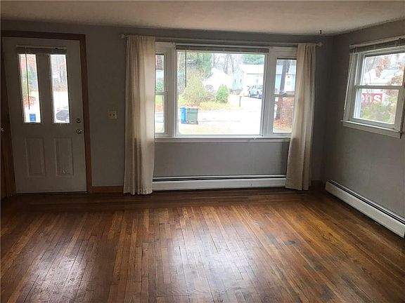 5th image of 21 Winchester Dr