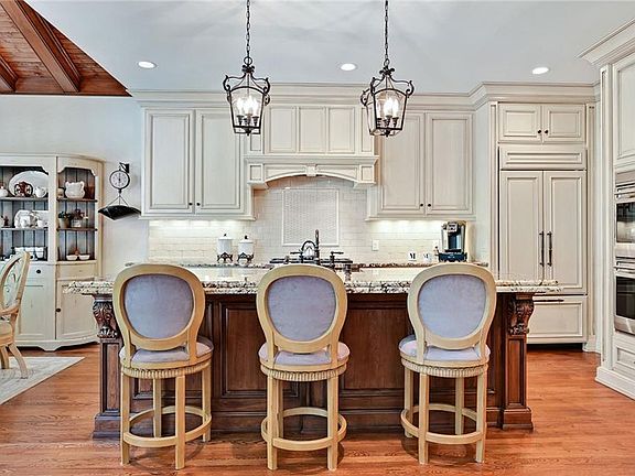 4th image of 115 Belmont Pl