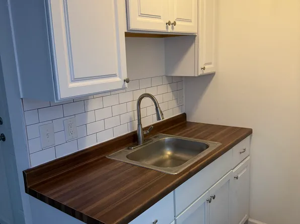 31625 W Nine Mile Rd #1, Farmington, MI 48336