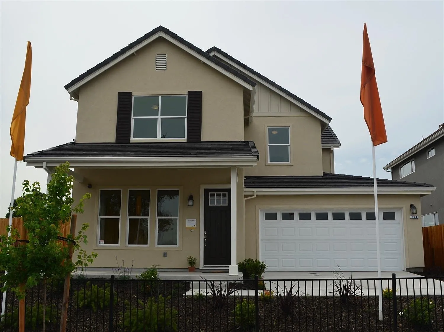 653 Dora Huntzing Ave photo 1