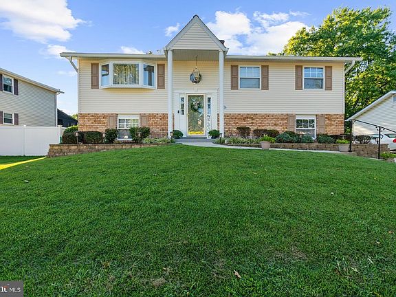4th image of 852 Meadow Heights Ln
