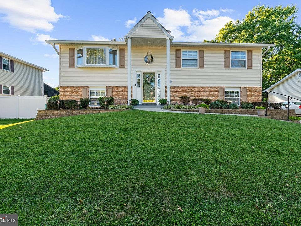 1st image of 852 Meadow Heights Ln