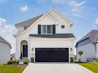 369 S 91st St, West Des Moines, IA 50266