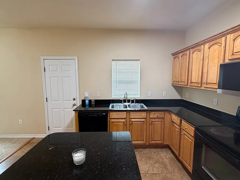1529 Bentley Cir — Photo 8