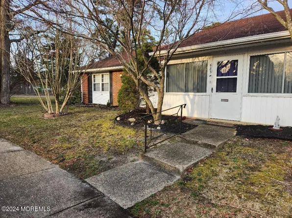 683A New Castle Court, Lakewood, NJ 08701