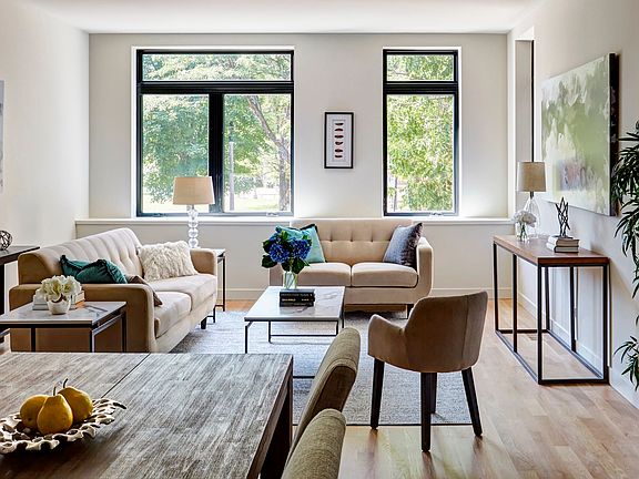 2nd image of 1216 W Huron St #201