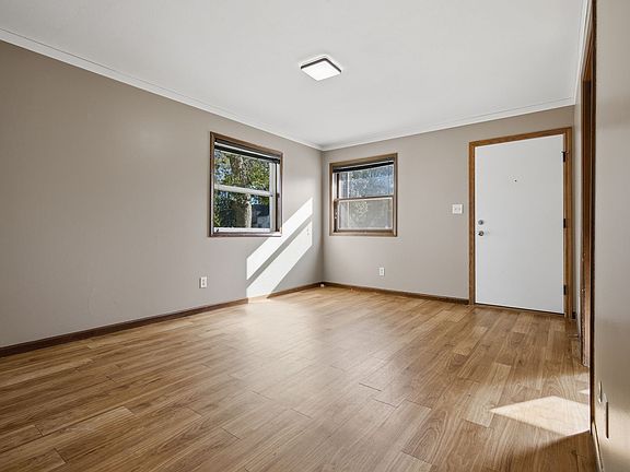 5th image of 520 N Walnut St APT D