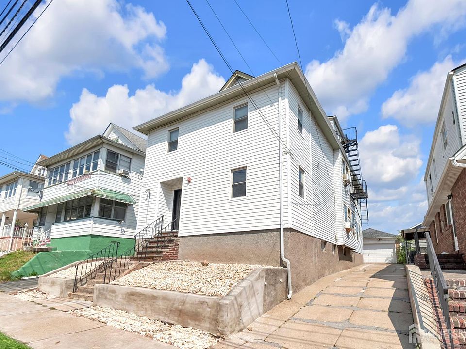 1st image of 133-135 23rd Ave