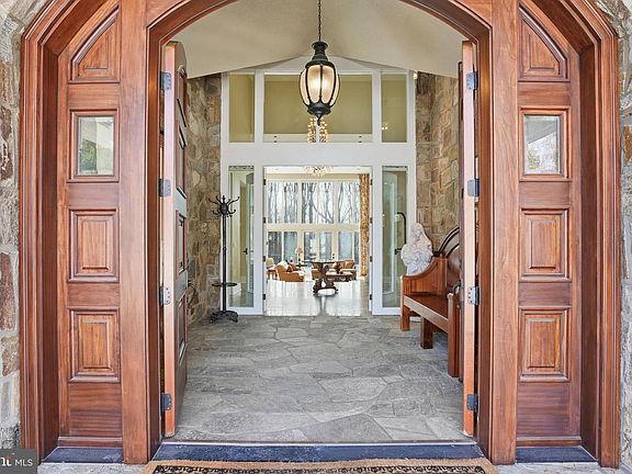 3rd image of 11940 River Rd