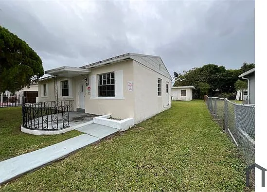 1240 NE 143rd St — Photo 3
