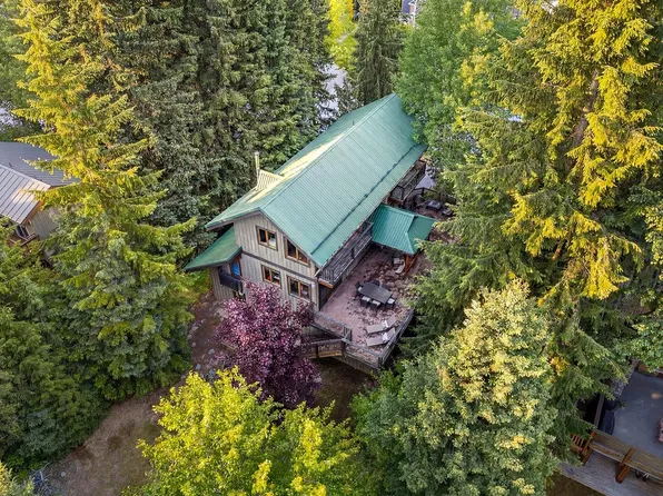 7231 Fitzsimmons Rd N, Whistler, BC V8E 0E3