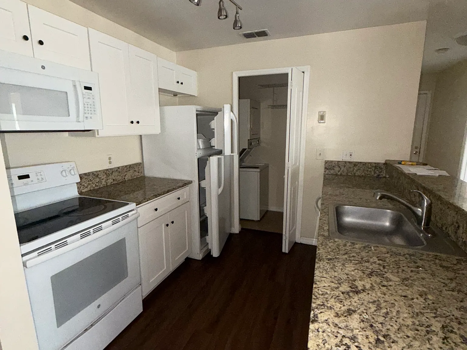 2 bed, 943 sqft, $1,625 — Photo 4