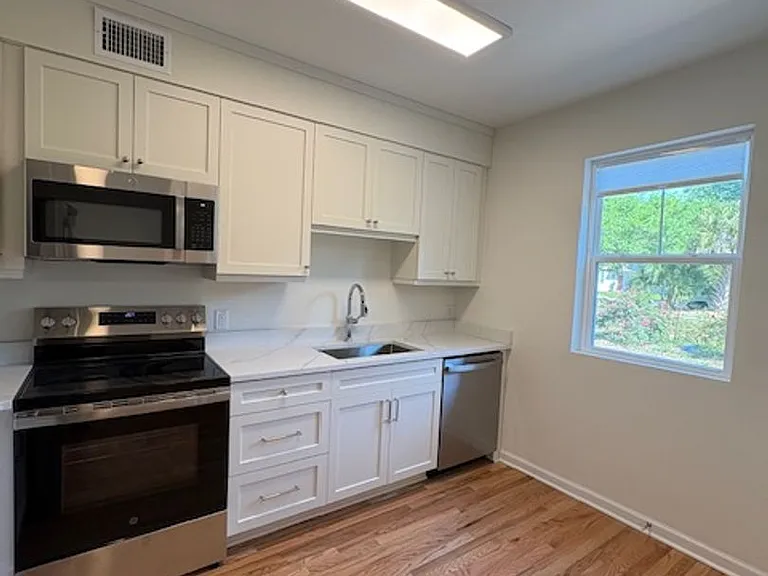 664 Windermere Blvd #B — Photo 9