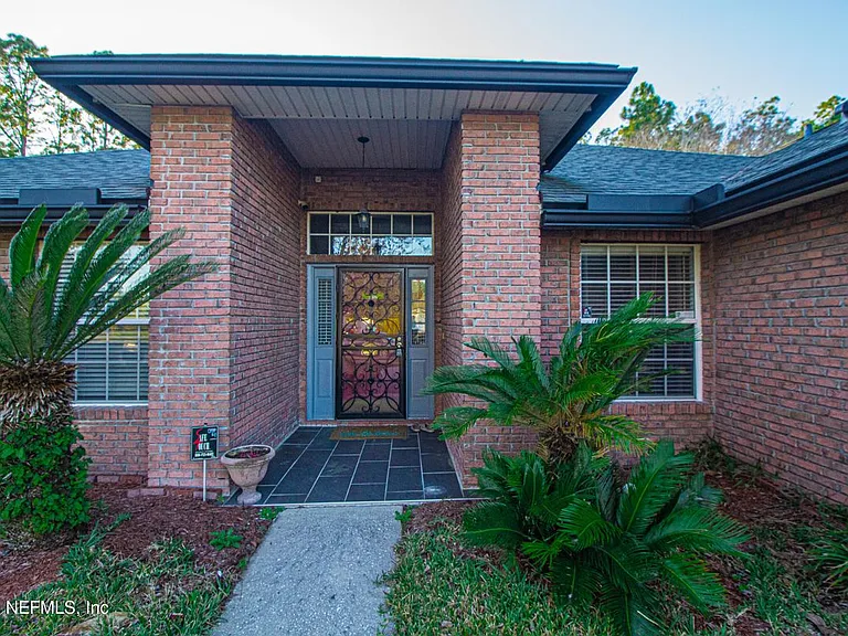 8146 Leafcrest Dr — Photo 2