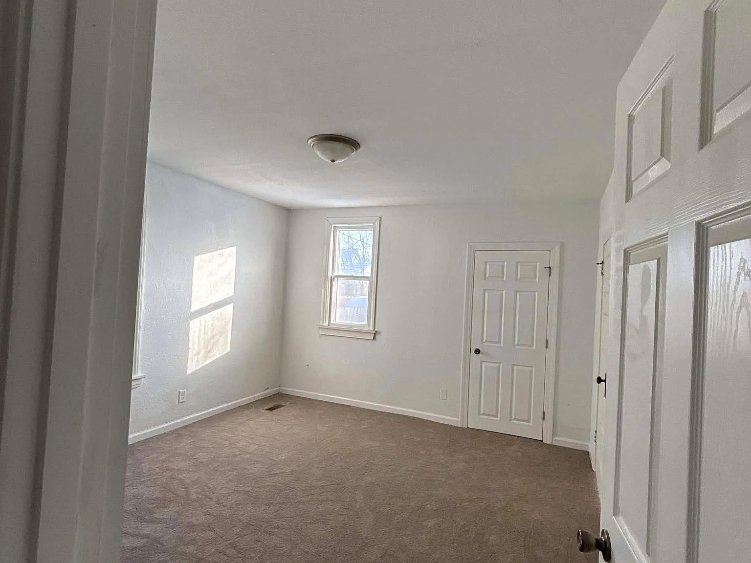 1 bed, 988 sqft, $1,200 — Photo 4