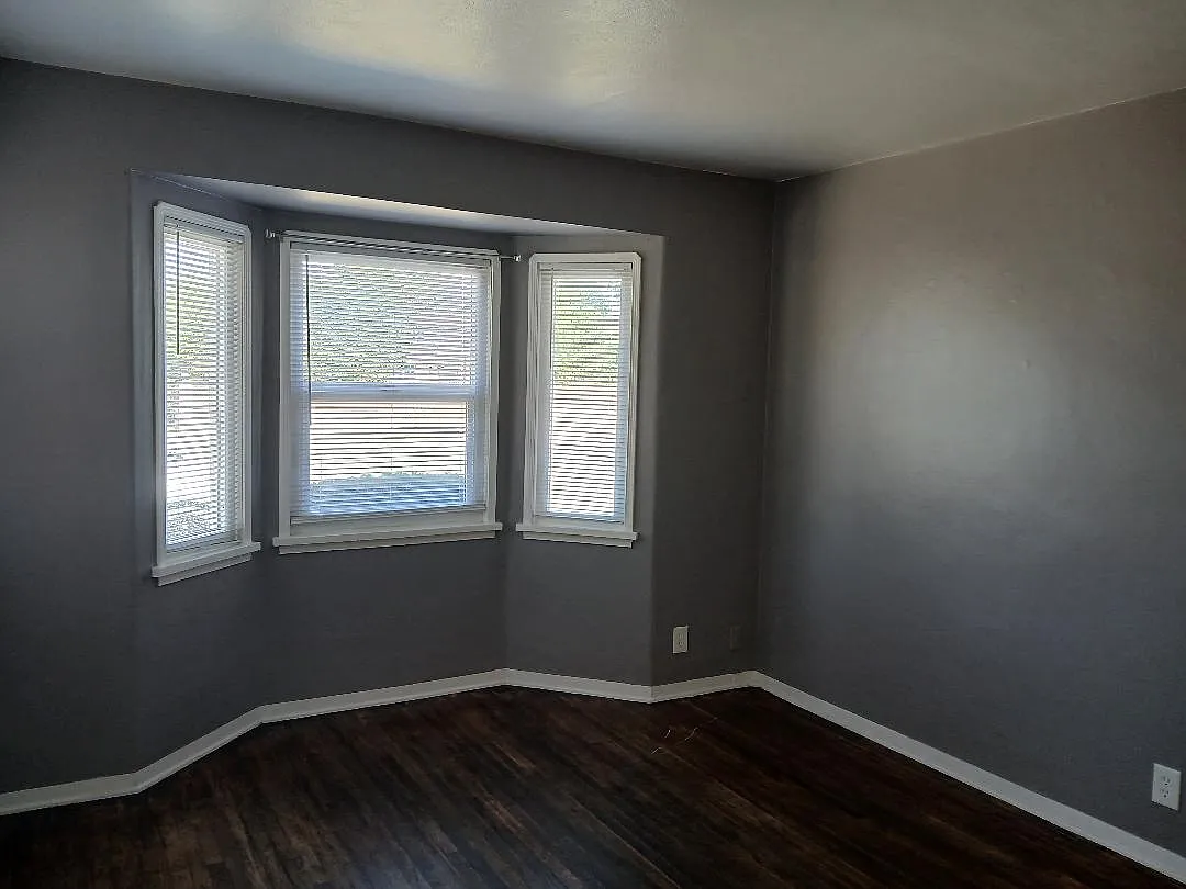 703 E Jefferson Ave — Photo 2